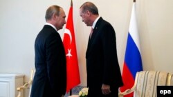 ვლადიმირ პუტინი და რეჯეპ ტაიპ ერდოანი სანკტ-პეტერბურგში. 2016 წლის 9 აგვისტო 