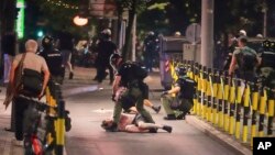 Fotografija iz arhive, privođenje tokom protesta u Beogradu 28. juna 2024.