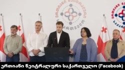მოძრაობა „ერთიანი ნეიტრალური საქართველოს“ დამფუძნებლები (მარცხნიდან მარჯვნივ) ბიძინა გიორგობიანი, გელა ნიკოლაიშვილი, ვატო შაქარიშვილი, ნანა კაკაბაძე