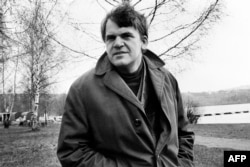 Portret realizat pe 14 octombrie 1973 al scriitorului francez de origine cehă Milan Kundera.