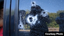 Почти весь оппозиционный спектр считает возмутительным факт стрельбы в ходе предвыборной агитации и всю ответственность возлагает на власть