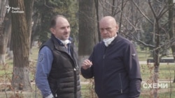 30 березня «Схеми» зафіксували зустріч бізнесмена Олександра Чумака та Петра Багрія, фігуранта кількох закритих кримінальних проваджень ОГПУ та ДБР