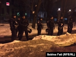 Jandarmi în așteptarea demonstraților la București