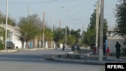 Paýtagtda müňlerçe ýaşaýyş jaý ýykyldy maşgalalaryň ençemesi göçmäge mejbur boldy, käbirleri hatda öýsüz galdy. (arhiw suraty) 