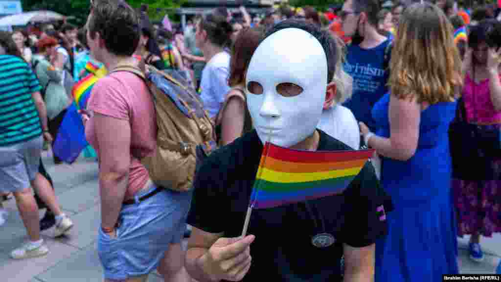 ​Organizatorë të Paradës ishin Qendra për Zhvillimin e Grupeve Shoqërore (CSGD) dhe Qendra për Liri dhe Barazi (CEL), me organizatat partnere Civil Rights Defenders (CRD), Nisma e të Rinjëve për të Drejtat e Njeriut (YIHR KS) dhe Qendra Kosovare per Studime Gjinore (QKSGJ).