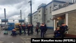 Вокзалдагы мигранттар