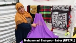 هرات کې د لاسي صنایعو یو پخوانی نندارتون 