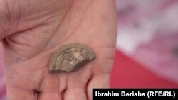 Një copë e një suveniri për turistët në kohët e lashta.