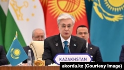 Қазақстан президенті Қасым-Жомарт Тоқаев "Еуропа одағы - Орталық Азия" саммитінде сөз сөйлеп отыр. Самарқан, Өзбекстан. 4 сәуір, 2025 жыл. 
