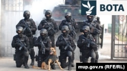 Njësitë speciale serbe antiterroriste gjatë një stërvitjeje në vitin 2015.