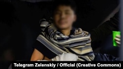 На фото з Телеграм-каналу президента Володимира Зеленського, за повідомленнями, військовий Північної Кореї, якого взяли у полон українські військовослужбовці в Курській області РФ. Світлину оприлюднили 11 січня 2025 року