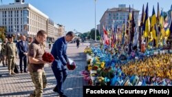 Ministrul Apărării din România, Ionuț Moșteanu, depune un buchet de flori la Kiev, cu ocazia sărbătorii Zilei Independenței Ucrainei.