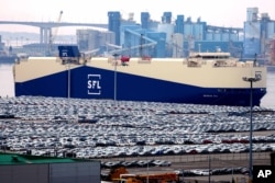 Автомобили, ожидающие отправки на экспорт в США, Южная Корея, 9 апреля 2025 года