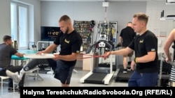 23-річний ветеран ЗСУ Михайло Тернавський вчиться тримати рівновагу