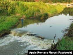Unul dintre cele două praguri de barare pe pârâul Corund a apei scurse din Salina Praid.