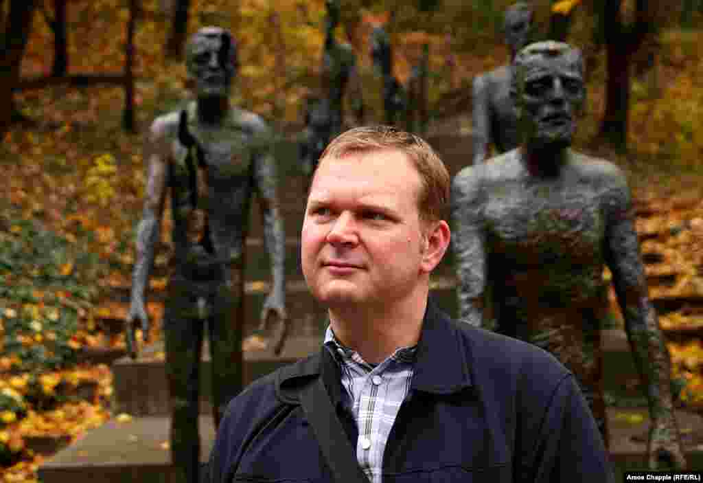 2009 жылы достарымен бірге Ресейді аралаған Чехия азаматы Степан Черноушек Арктикаға экспедиция жасап, зерттеушілердің назарынан тыс қалған Трансполярлық магистраль жобасын тапқан. Оны бұрын жергілікті тұрғындар "Ажал жолы" деп атаған.