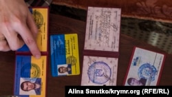 Посвідчення Еміра-Усеїна Куку про правозахисну діяльність, видані йому муніципальними органами влади до анексії Криму