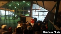 Кыргыз-казак чегиндеги "Кордай" бекети. 10-октябрь күнү кечке жуук тартылган сүрөт.