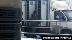 Орусияга өтүп бараткан унааларды текшерүү. 9-декабрь.