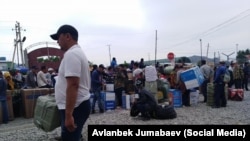 "Достук" өткөрүү пунктундагы көрүнүш. 19-май, 2018-жыл.