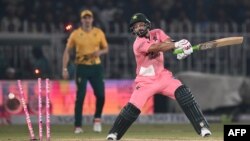 د اکتوبر پر ۲۸مه په راولپېنډۍ کې د جنوبي افريقا په لاسونو د پاکستاني توپوهونکي صاحبزاده فرحان وېکټه وويشتل شوه.