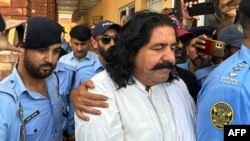 د اسلام اباد پولیس علي وزیر عدالت ته لېږدوي - د ۲۰۲۴ز کال د اګست ۲۰مې انځور.