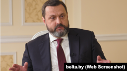 Андрій Деркач – випускник Академії Федеральної служби безпеки Росії, колишній депутат Верховної Ради України, а тепер сенатор РФ