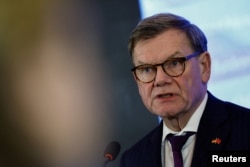 Șeful diplomației germane, Johann Wadephul attending, la o conferință de presă la Beijing, 8 decembrie 2025