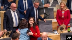 Дэпутаты Сейму Літвы віншуюць Інгу Ругінене з прызначэньнем прэм’ер-міністрам краіны, 26 жніўня 2025 году