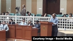 ښاغلی ساجد وایي، د ناامنو سیمو د کانونو د کیندلو تړونونه په مرکز کې، د ځینو کړېو له خوا کیږي.