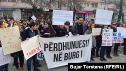 Protestë në Prishtinë më 2019 pas raportimeve të një rasti të dhunës seksuale.