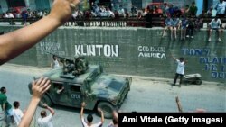 Trupat e NATO-së duke hyrë në Gjilan. Qershor, 1999.