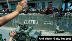 NATO trupe ulaze u Gnjilane, juna 1999.