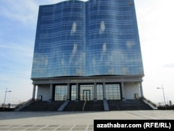 Медиа сарайда гезит-журналдардын редакциялары жайгашкан. Ашхабад