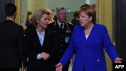 Ангела Меркел менен Урсула фон дер Ляйен.