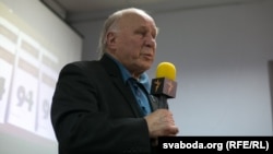 Радзім Гарэцкі на прэзэнтацыі кнігі Сяргея Навумчыка «Дзевяноста чацьверты», архіўнае фота