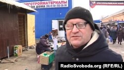 Мужчина предпочитает товары из Абхазии