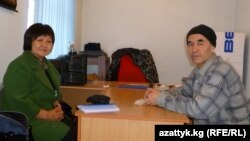 Толекан Исмаилова и Азимжан Аскаров.