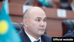 Данияр Төлөнов