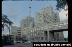 На обстріляній російськими ракетам Площі Свободи в Харкові розташована і конструктивістська будівля Держпрому