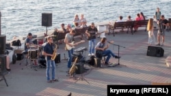 Вуличні музиканти в Криму, архівне фото