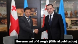 ფოტო არქივიდან: ვოლოდიმირ ზელენსკი და ირაკლი ღარიბაშვილი