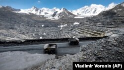 Кумтөр кени.