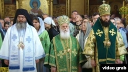 Преспанско-пелагонискиот митрополит на Македонската православна црква – Охридска aрхиепископија (МПЦ-ОА), митрополитот Петар, на литургија со рускиот патријарх Кирил во Москва во манастирот „Свети Сергеј Радоњишки“, 8 октомври 2025