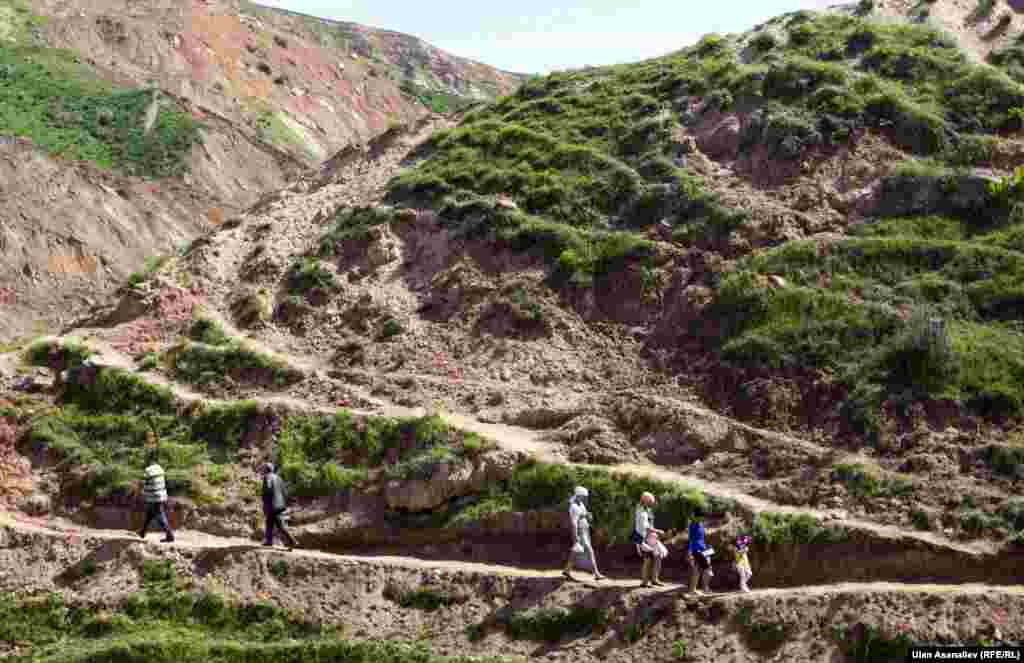 В двух шагах от города.