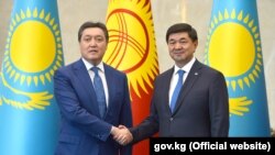 Премьер-министры Казахстана и Кыргызстана Аскар Мамин и Мухаммедкалый Абылгазиев. 