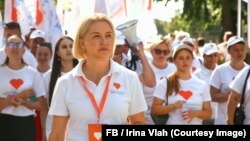 Irina Vlah, lidera Partidului Republican „Inima Moldovei”, alături de membri și susținători ai formațiunii
