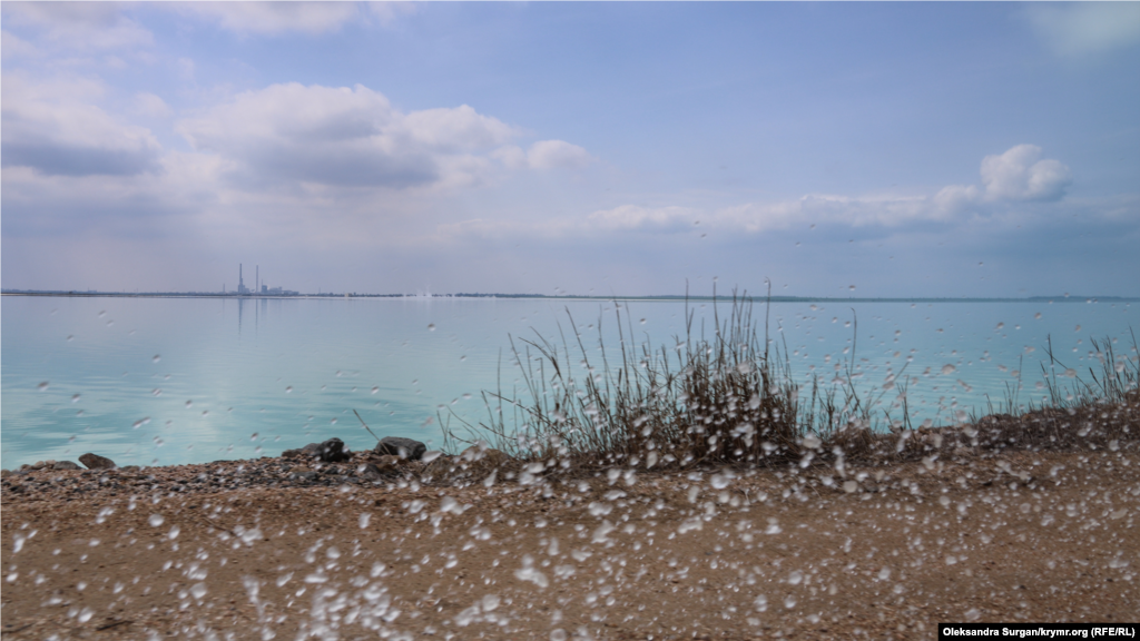 Купатися в озері Ас не рекомендується, а під'їжджаючи до водойми, в роті відчувається присмак заліза &nbsp;