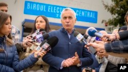 Călin Georgescu la depunerea candidaturii la Președinția României ca independent. Până în aprilie 2022, a fost prezentat de AUR dreot propunerea lor de premier. 