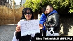 საპატრიარქოსთან შეკრებილი მხარდამჭერები, 5 ნოემბერი, 2025 წელი